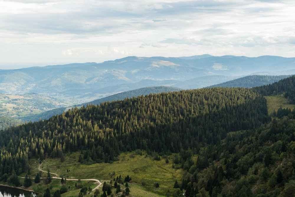 Trail de la vallée des lacs - image